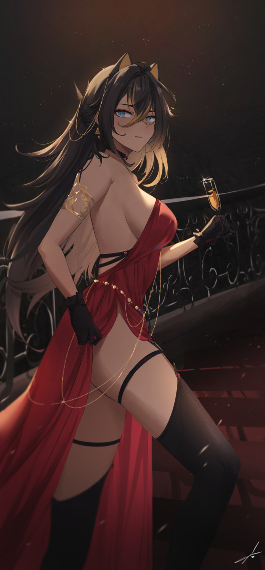 紅裙御姐