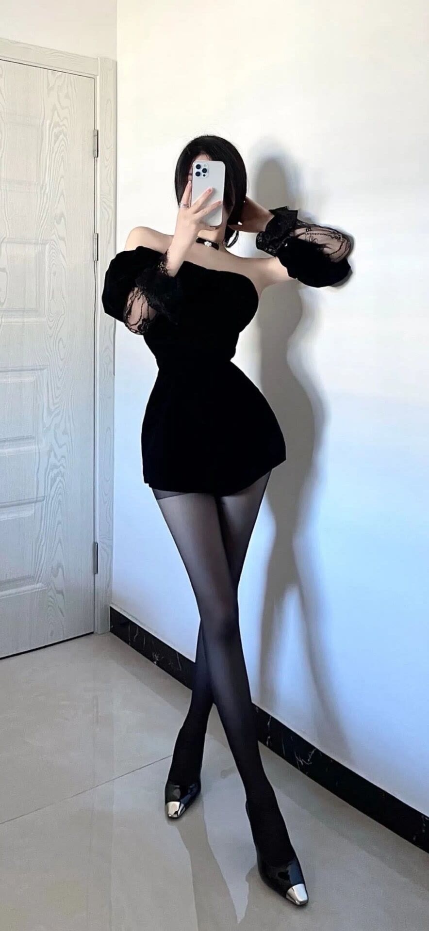黑絲短裙性感的美女