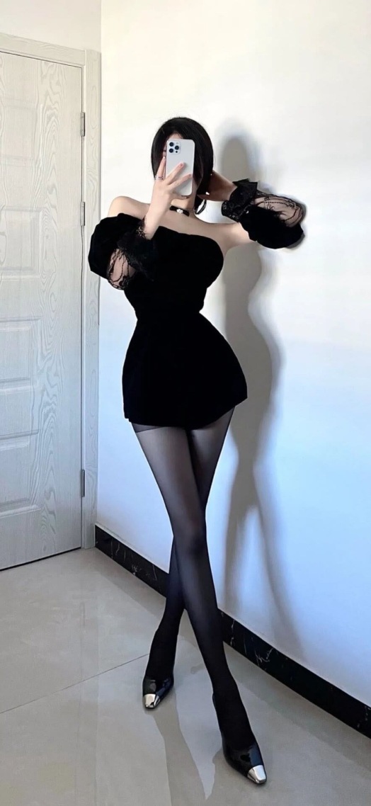 黑丝短裙性感的美女