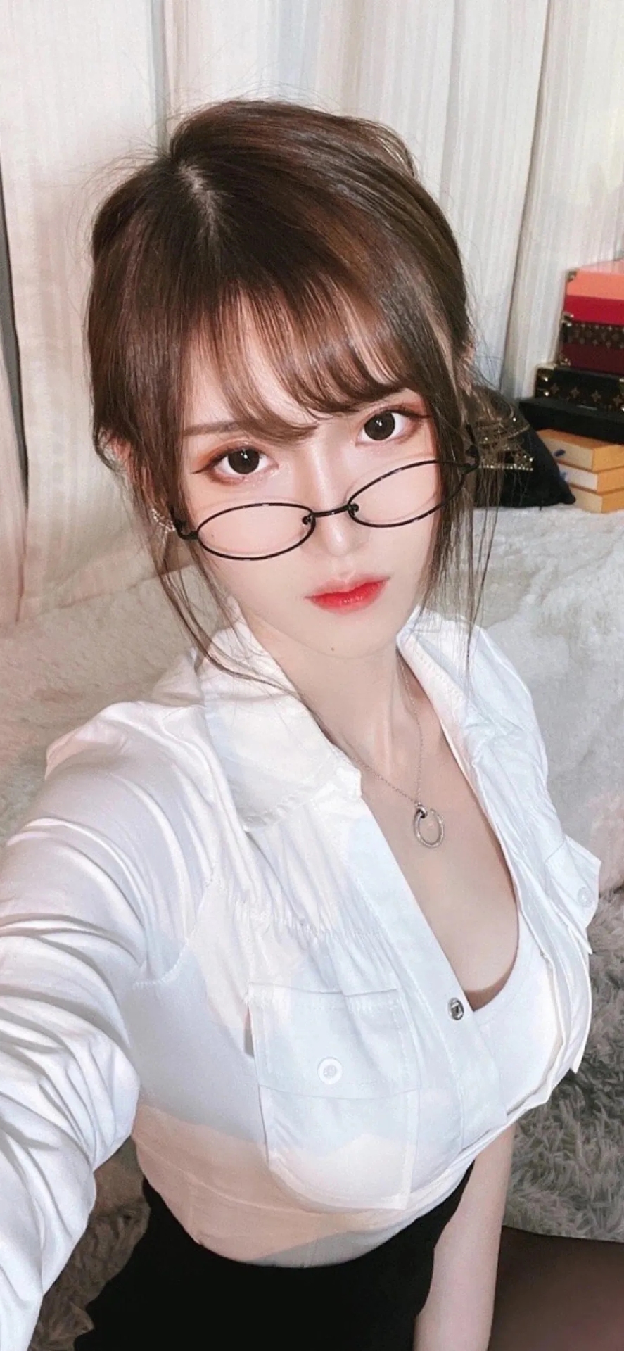 眼鏡美女手機背景圖片