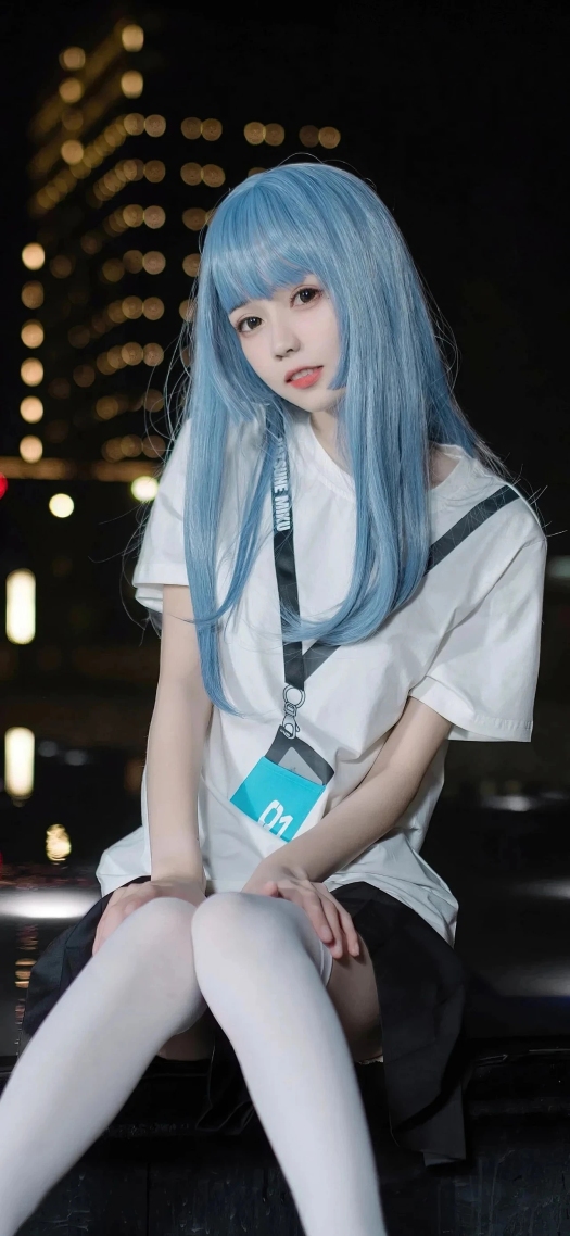 蓝发美女