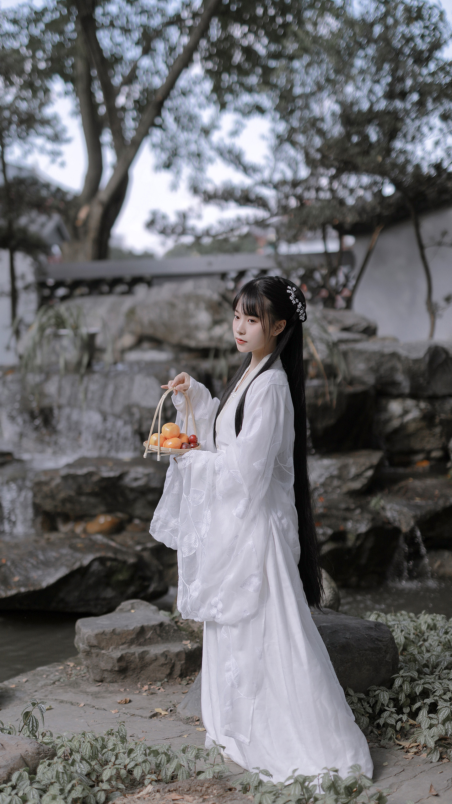 古裝美女手機聊天背景圖片