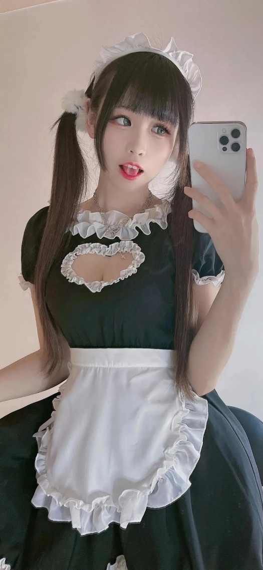 黑丝女仆聊天背景图