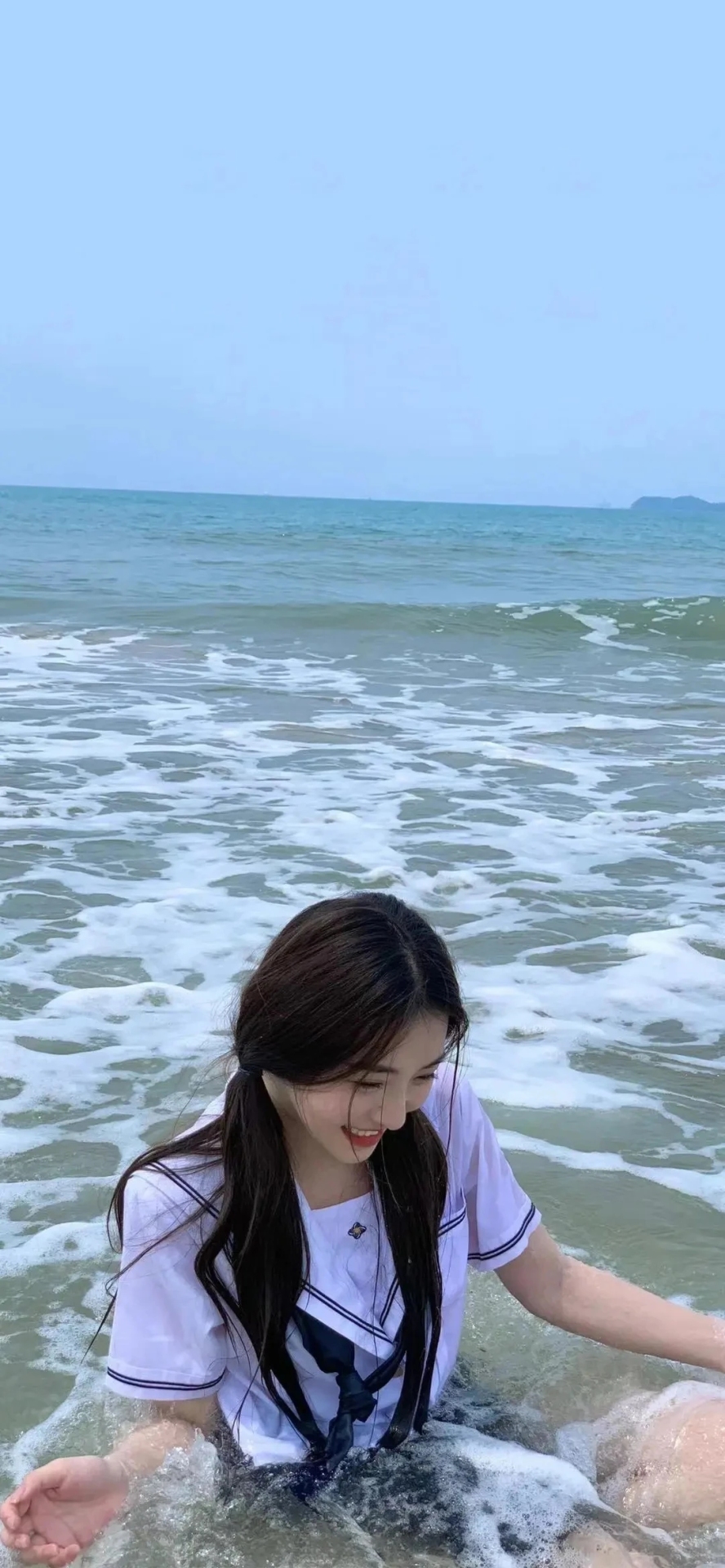 微信對話背景圖片下載海灘上的小姐姐