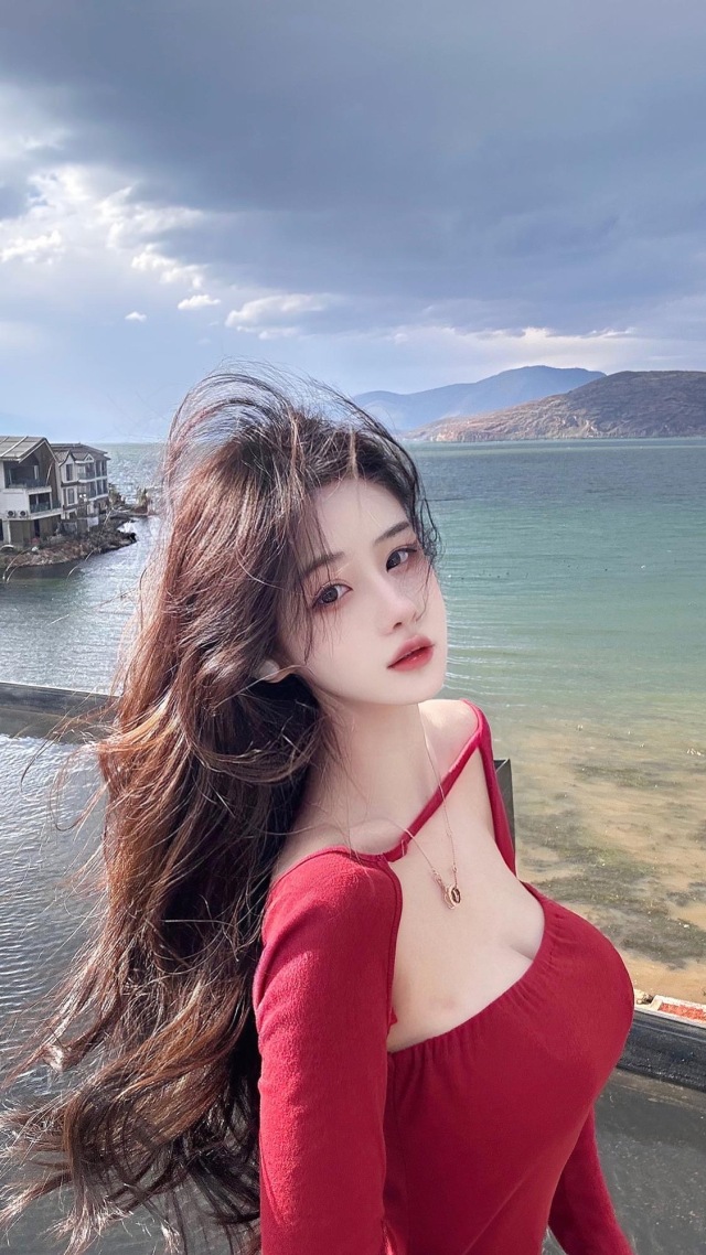 红衣性感姐姐