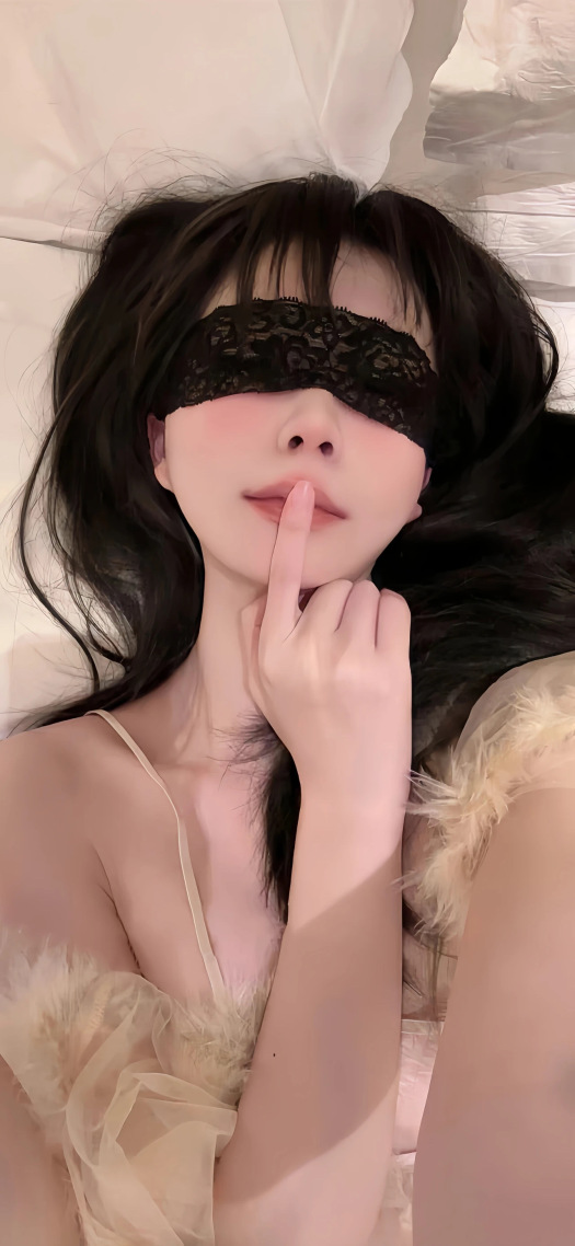 蒙眼美女