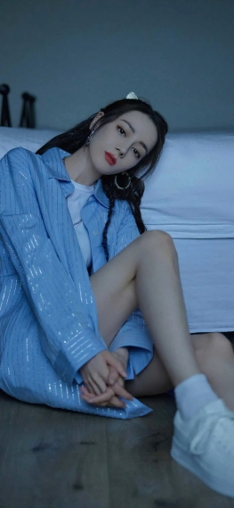 蓝色美女