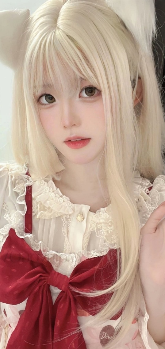 金发萝莉女孩