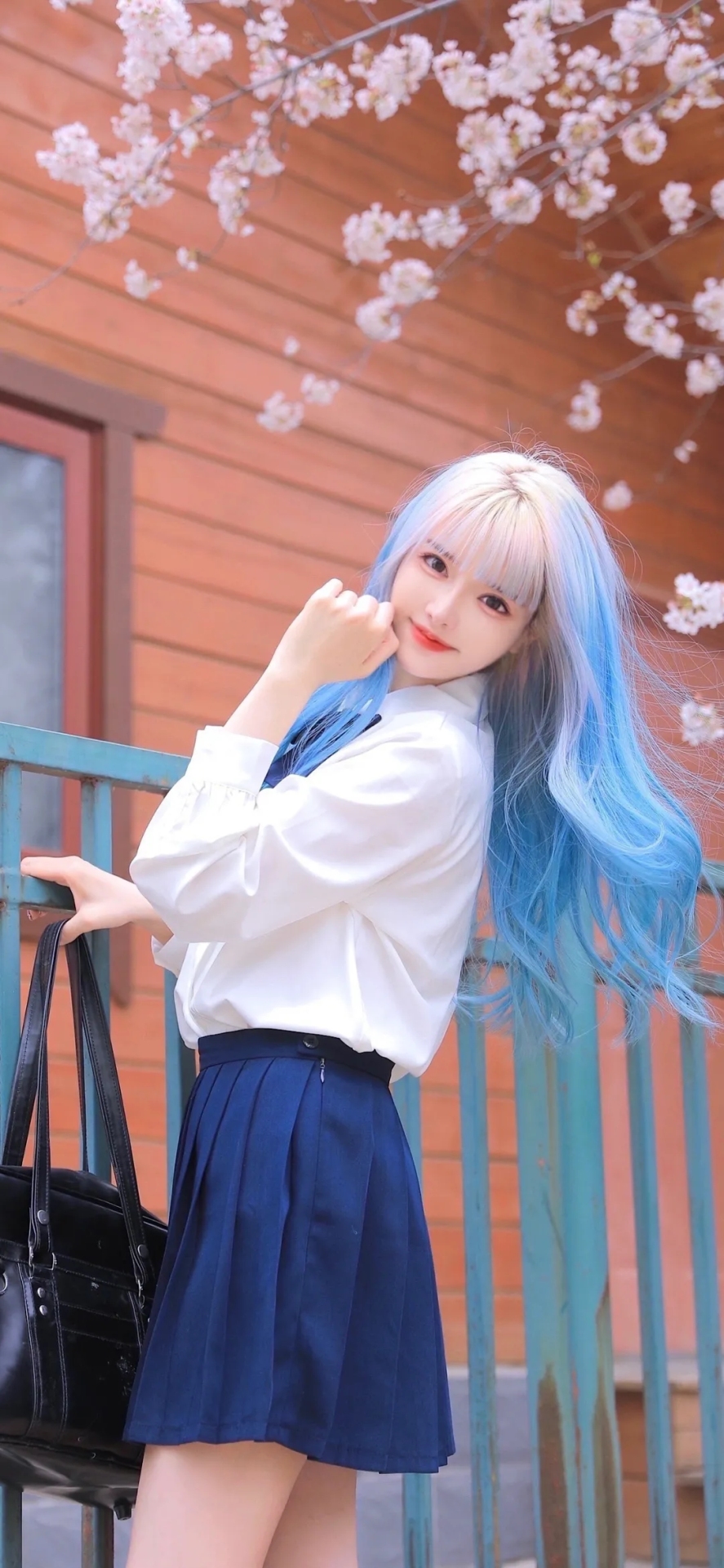 朋友圈壁紙藍發小姐姐