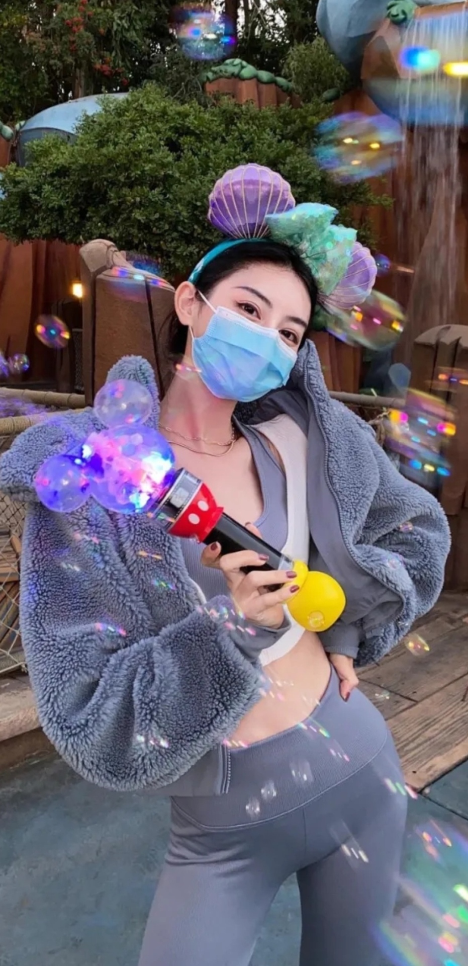 俏皮口罩女神微信封面圖片大全