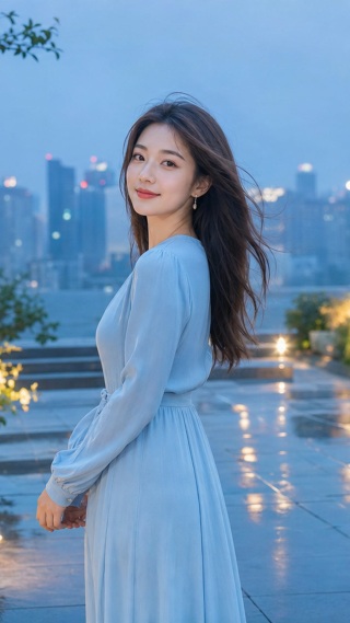 雨后初晴：蓝裙女孩的温柔回眸